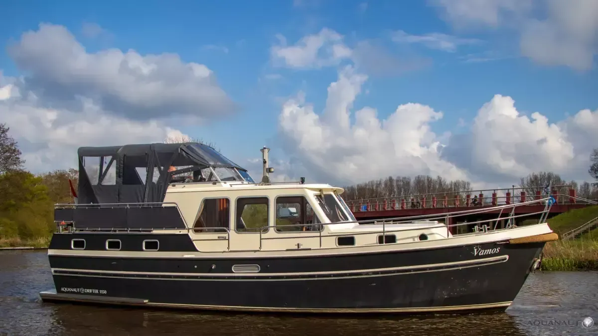 Vamos Charter Boat