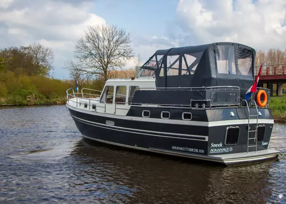 Vamos Charter Boat
