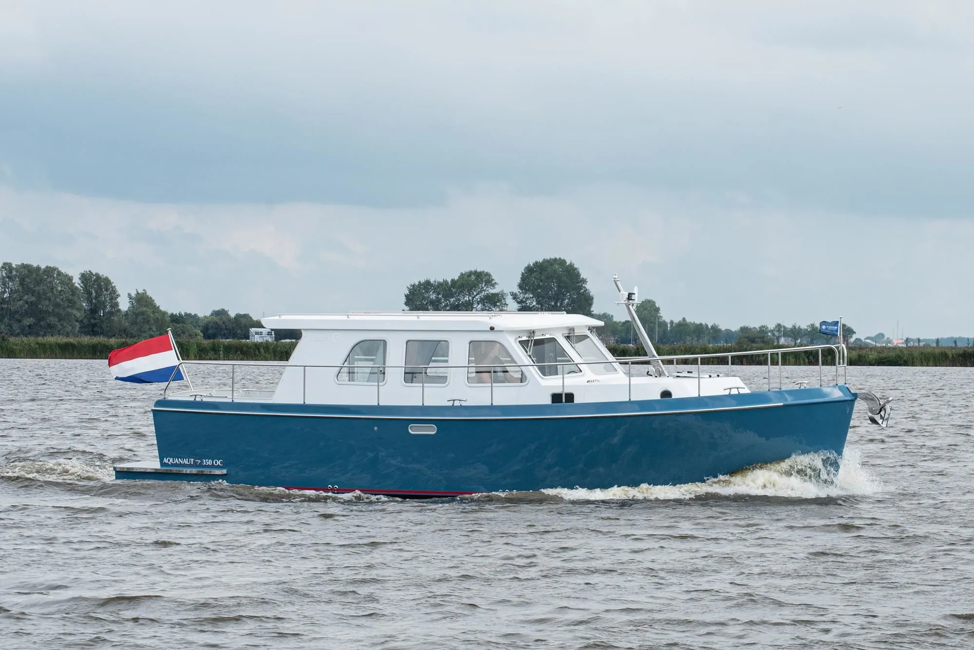 11.15m Sneek House Boat Hire