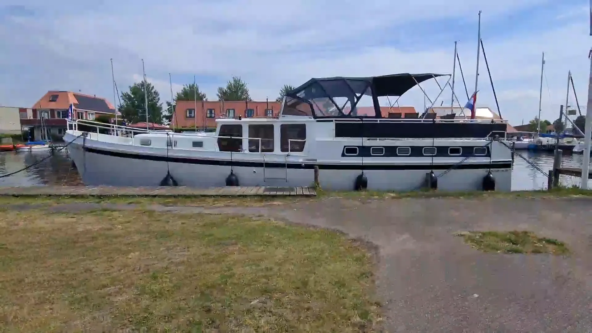 Sneek 14.85m Kiralık Tekne