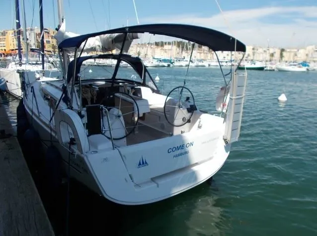 Explore Portoferraio on a 9.67m Rental Sailing Yacht Dufour 310