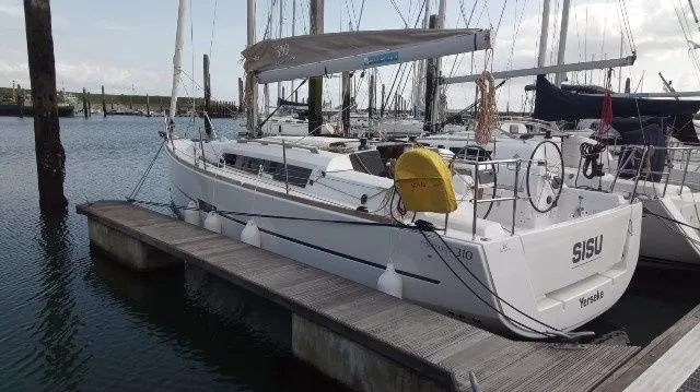 Explore Yerseke on a 9.67m 2 Cabin Sailing Yacht Rental
