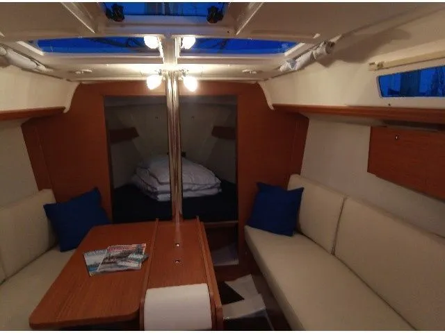Explore Yerseke on a 9.67m 2 Cabin Sailing Yacht Rental