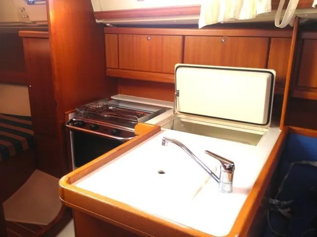 Explore Izola on a 9.8m Rental Boat