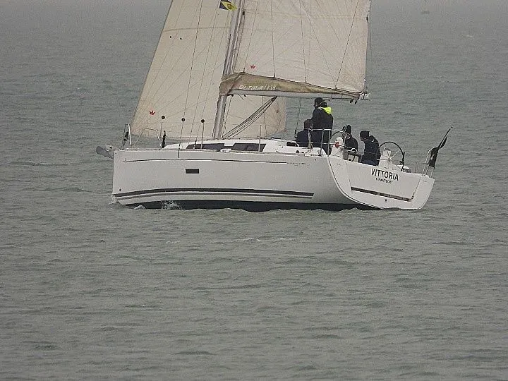Charter a 10.28m Dufour 335 in Nieuwpoort