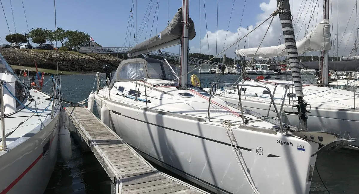 Charter a 10.28m Dufour 34 in Larmor-Plage