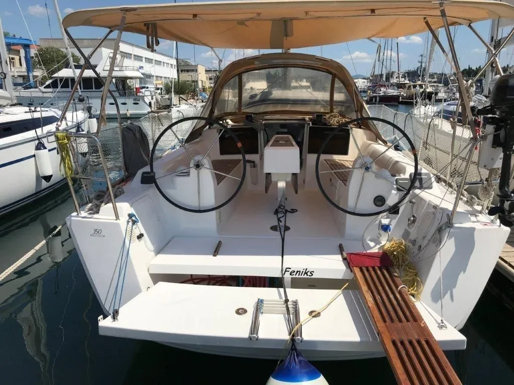 Feniks Charter Boat