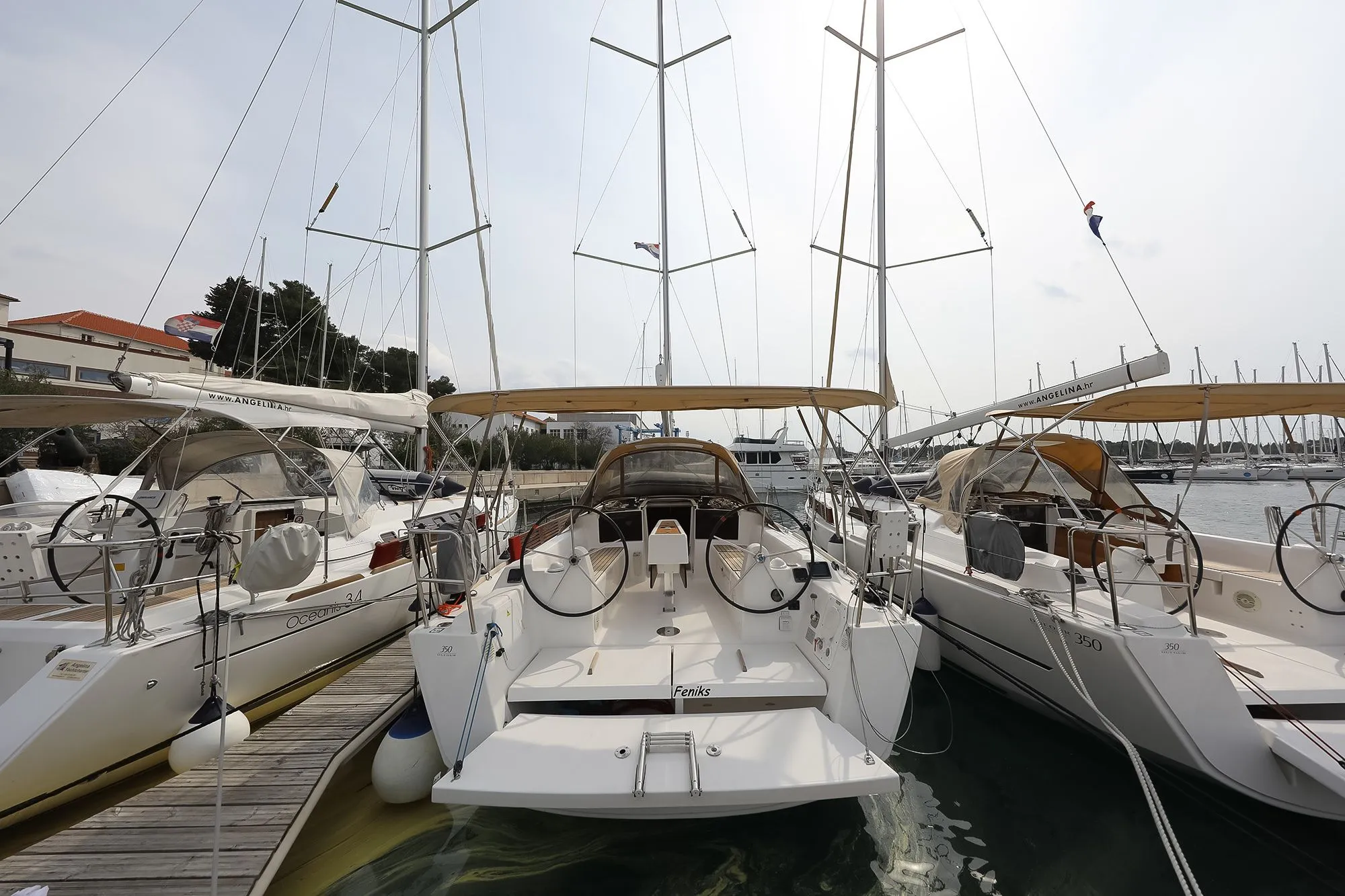 Explore Šibenik on a 10.28m 3 Cabin Sailing Yacht Rental