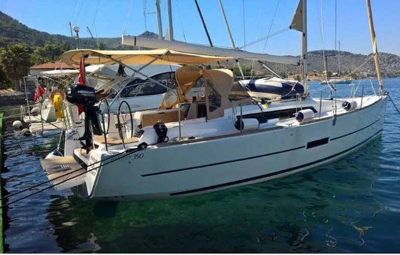 Fethiye 10.28m Kiralık Dufour 350 Yelkenli Yat
