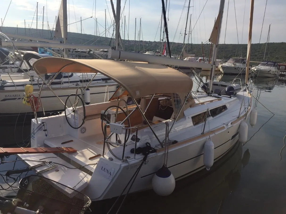 Luna Charter Boat