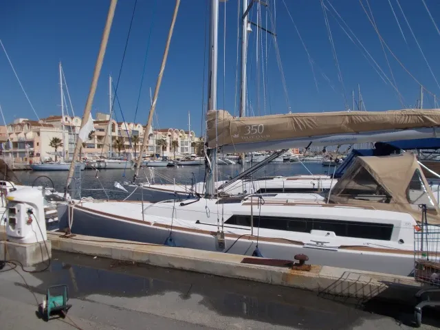 Moonsail Charter Boat