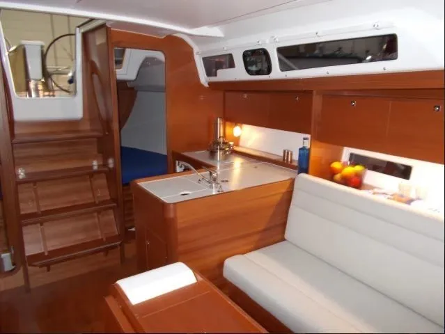 Charter a 10.28m Sailing Yacht Dufour 350 in Portoferraio