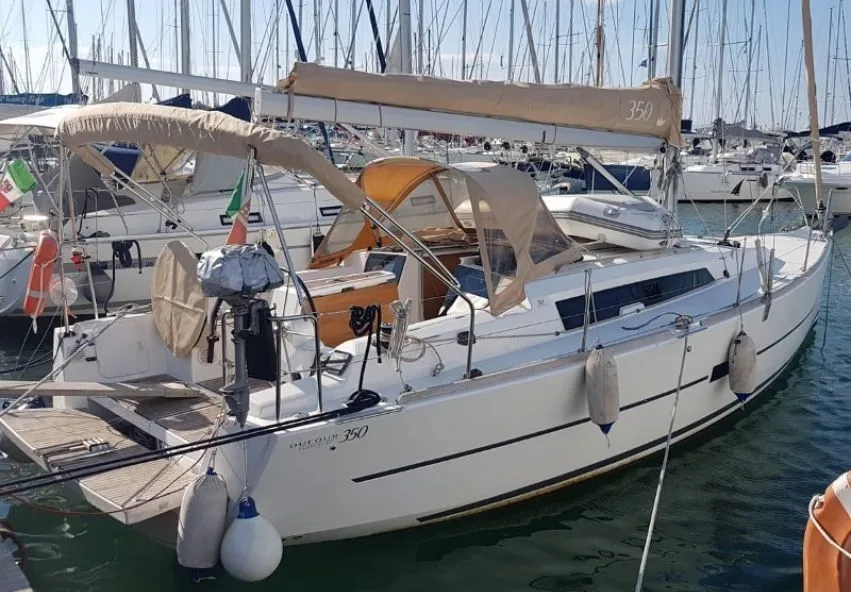 Explore Punta Ala on a 10.28m Rental Sailing Yacht