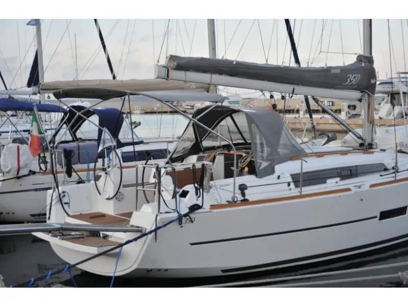 Rent a 10.36m 2 Cabin Sailing Yacht in Parham Town