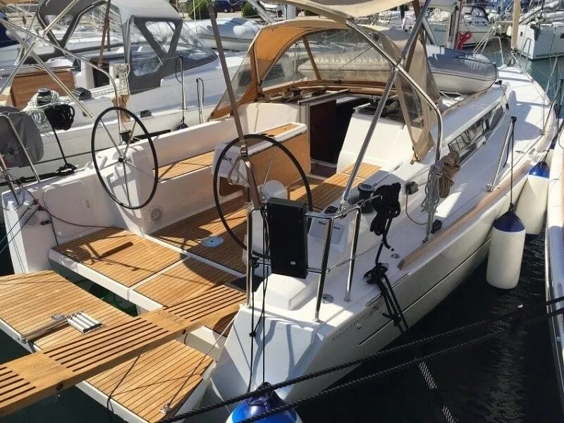 Rent a 10.36m 2 Cabin Sailing Yacht in Parham Town