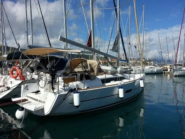 Sinica Charter Boat