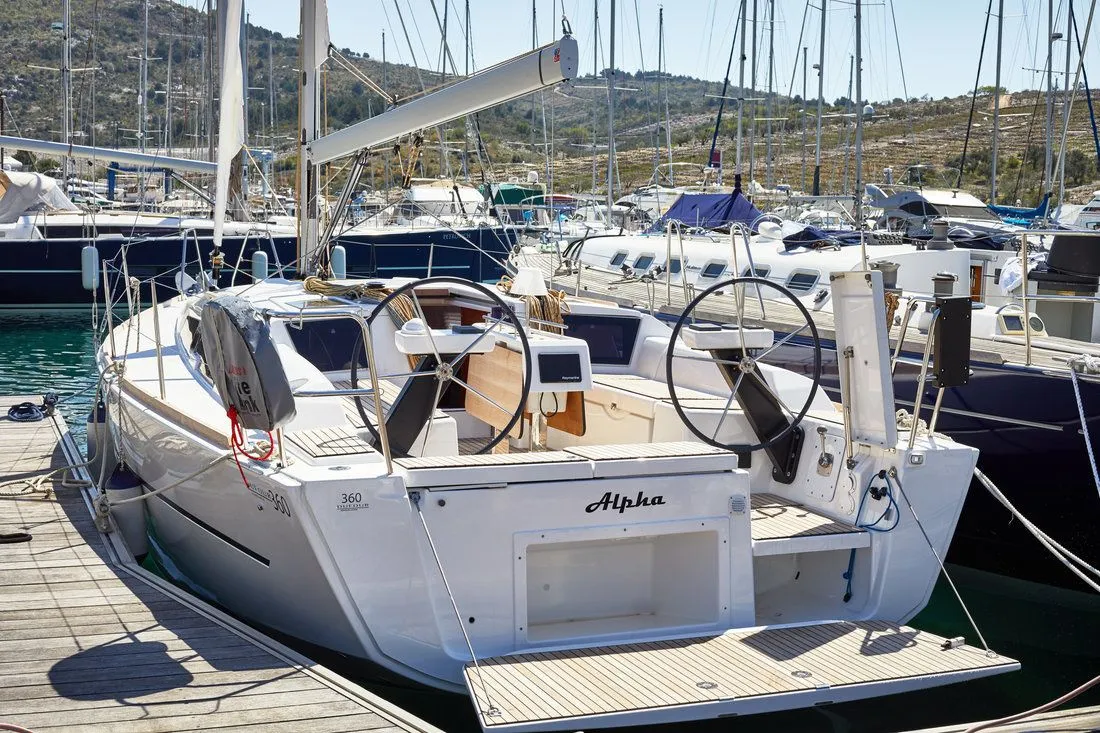 Alpha Charter Boat