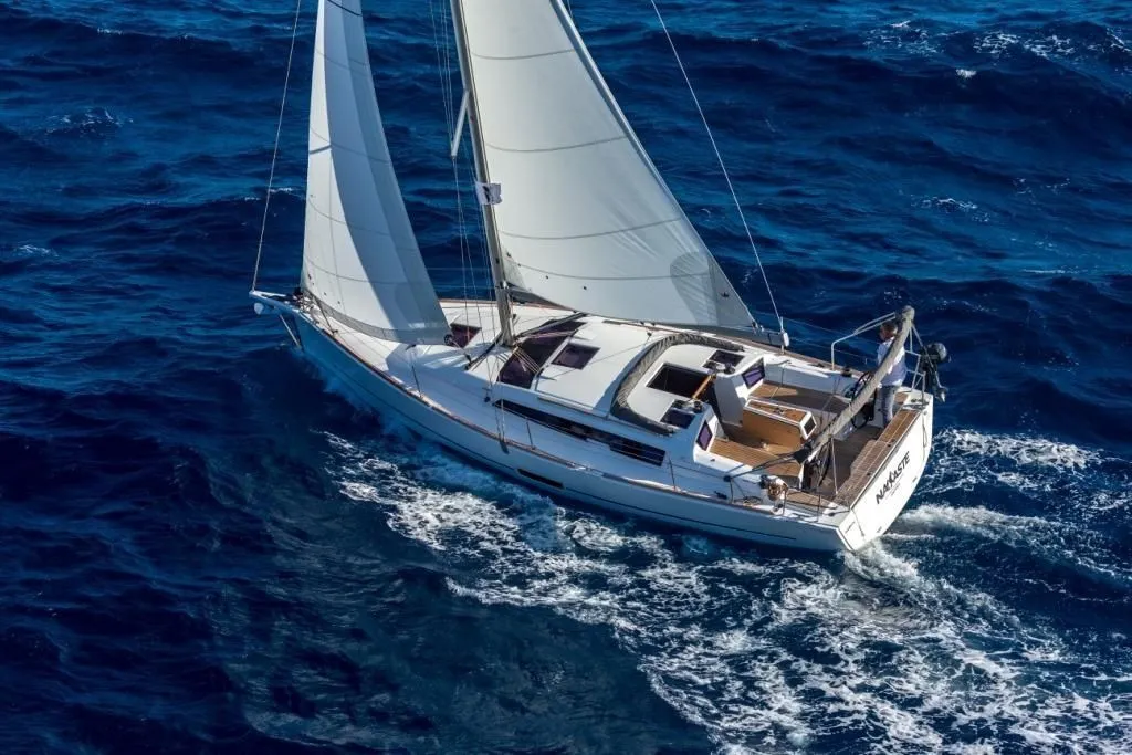 Charter a 10.73m Sailing Yacht Dufour 360 in Propriano