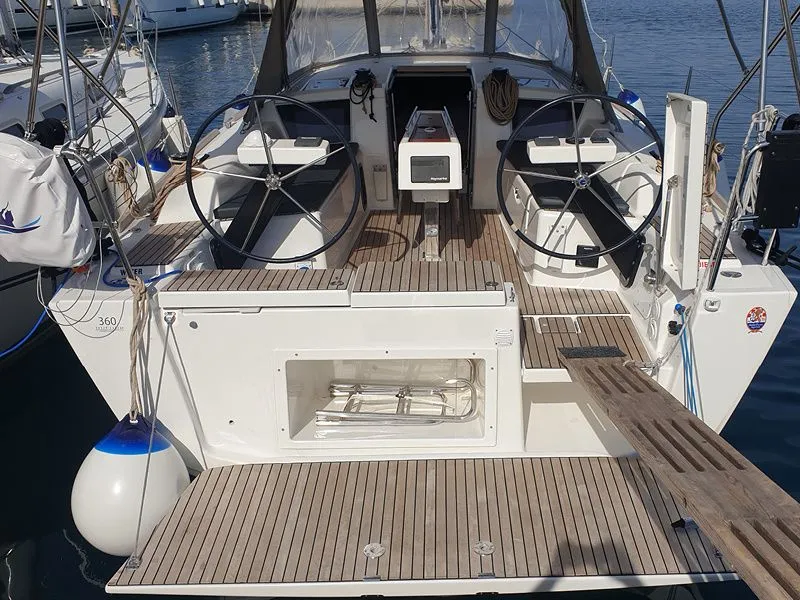 Rent a 10.99m Boat in Rogoznica
