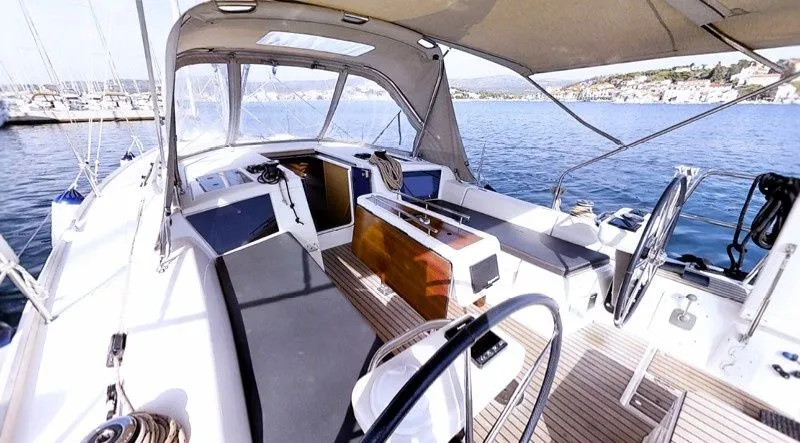 Rent a 10.99m Boat in Rogoznica