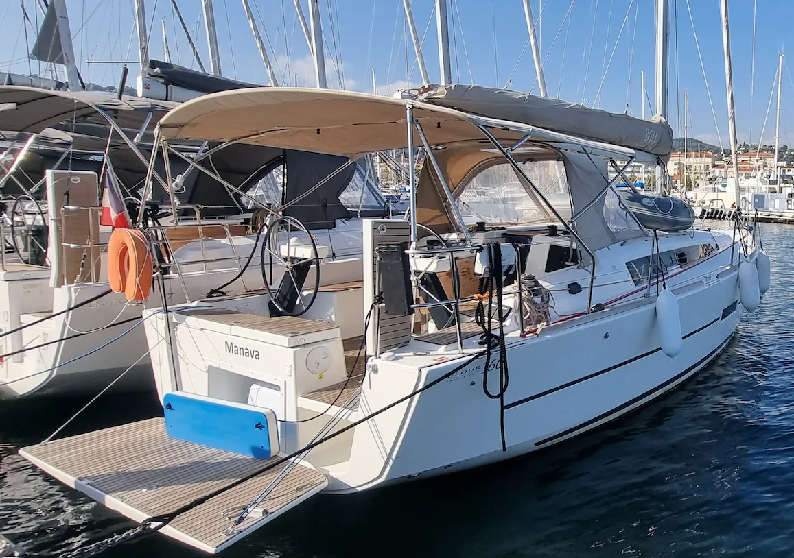 Charter a 10.73m Dufour 360 Sailing Yacht in Golfe-Juan