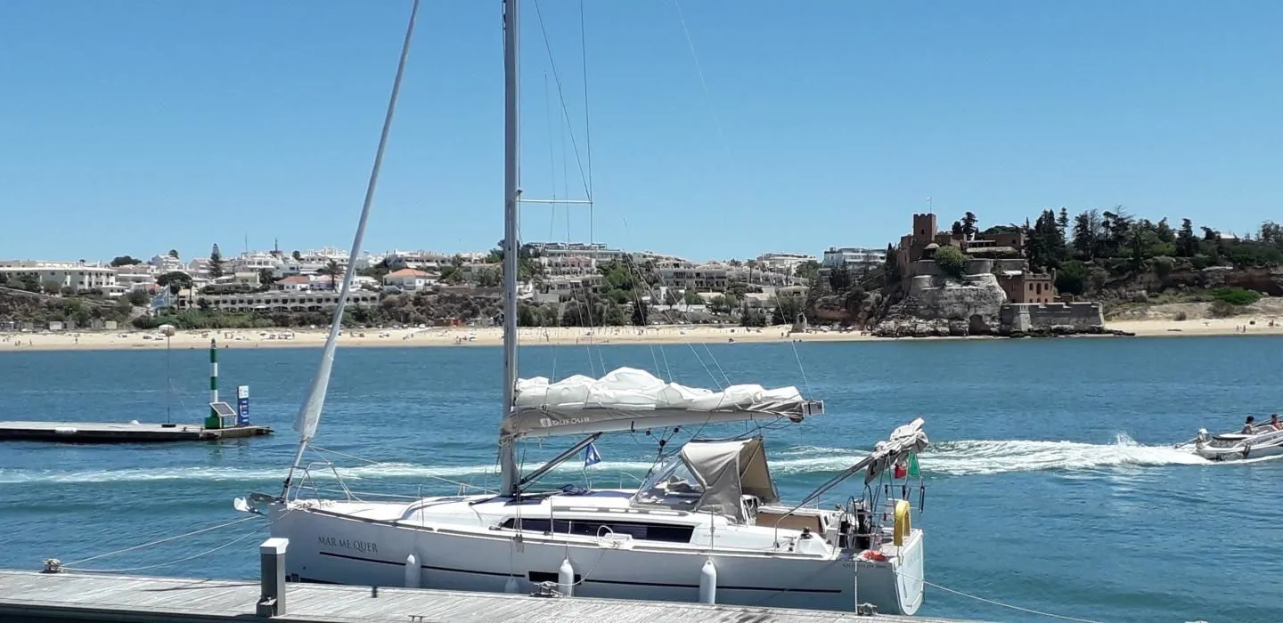 Rent a 9.99m Dufour 360 Sailing Yacht in Portimão