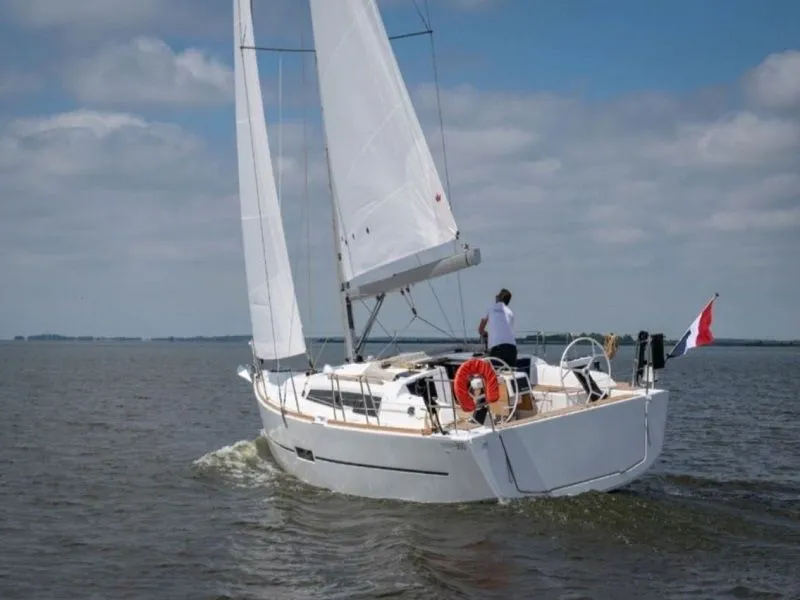 Explore Saltsjöbaden on a 10.73m Rental Sailing Yacht