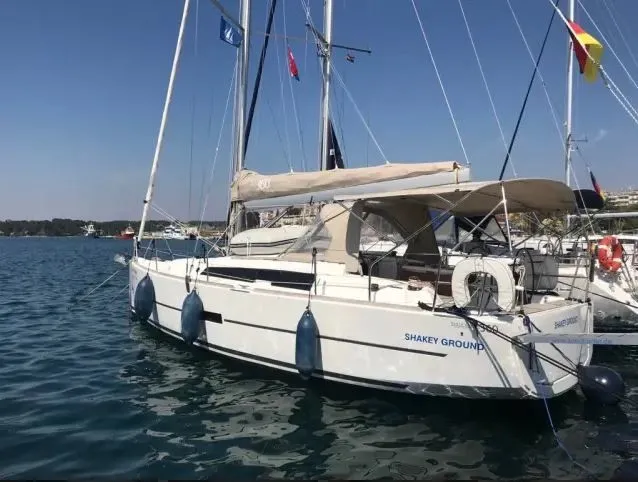 Rent a 10.28m 3 Cabin Sailing Yacht in Golfo Aranci