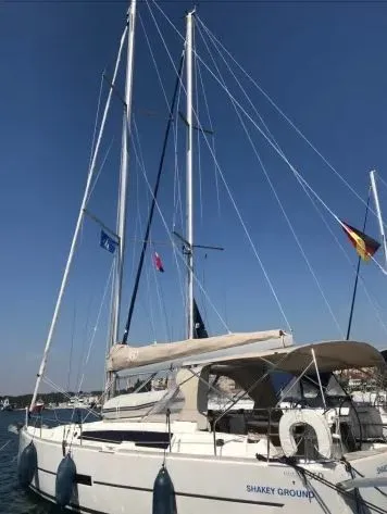 Shakey Ground Charterboot - 4