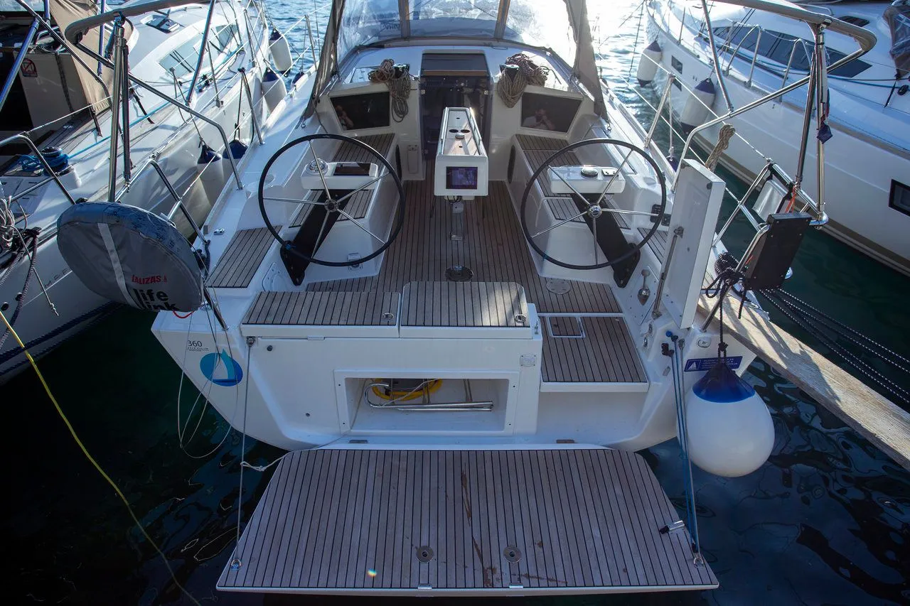 Vanila Charter Boat