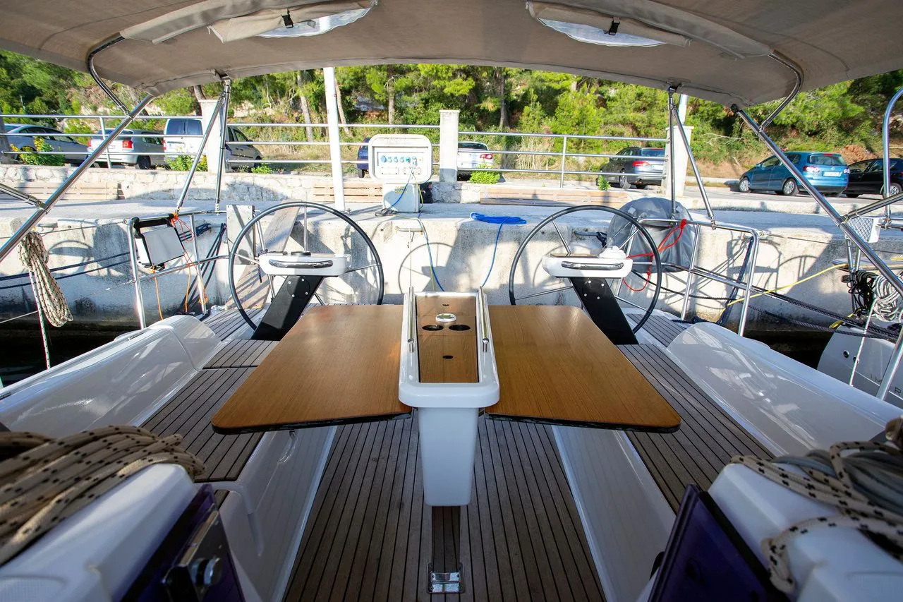 Vanila Charter Boat