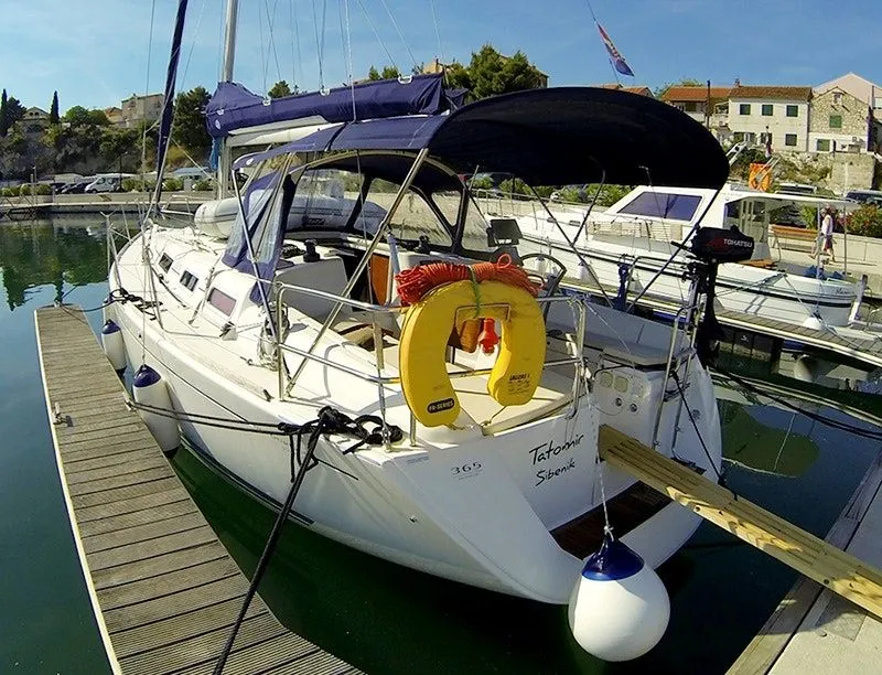 Charter a 10.81m 3 Cabin Sailing Yacht in Yerseke