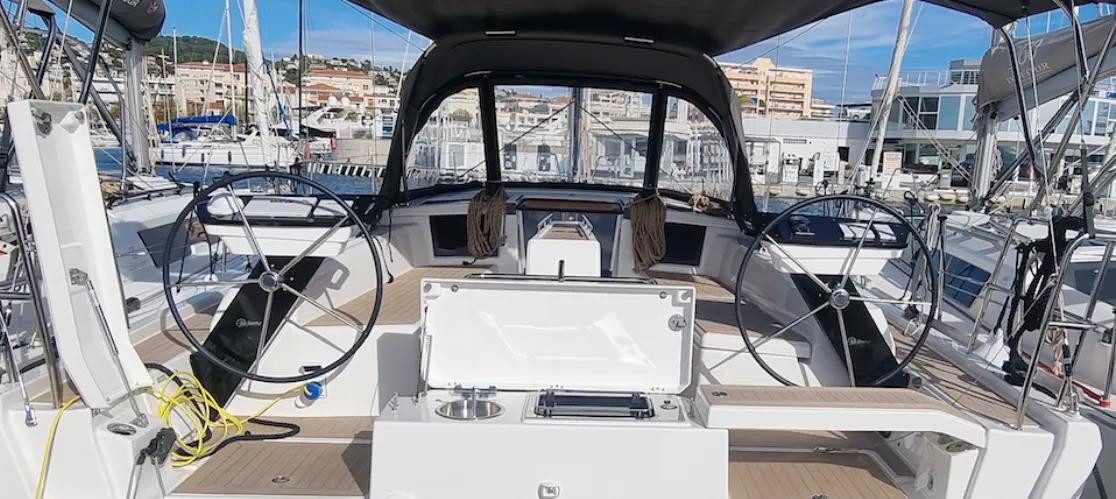 Rent a 10.77m 2 Cabin Sailing Yacht in Golfe-Juan