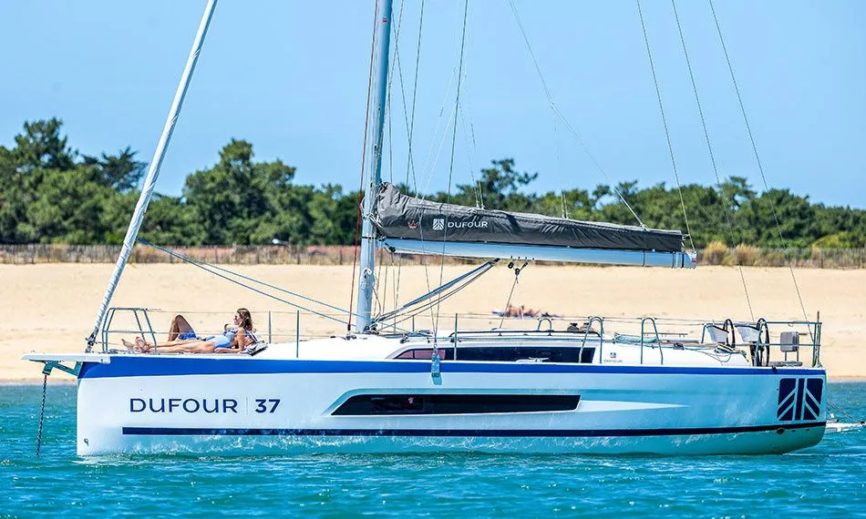 Boot - Explore Zaton on a 10.77m Rental Sailing Yacht