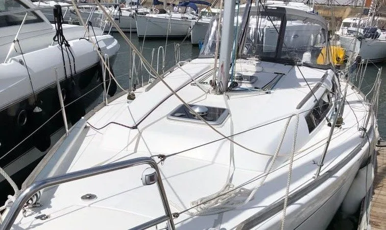 Boot - Explore Arzon on a 10.9m Rental Sailing Yacht Dufour 375