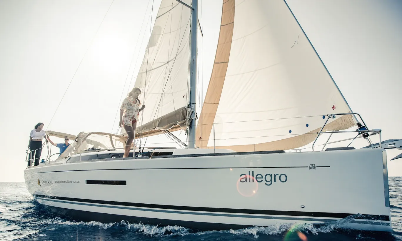 Charter a 11.19m Boat in São Miguel