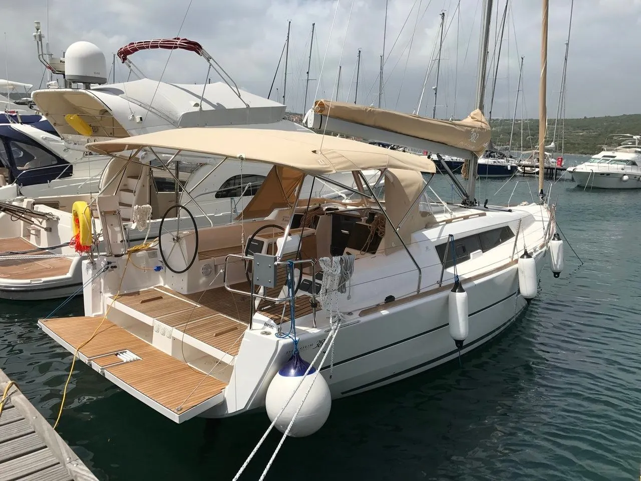 Diniva 2 Charter Boat - 4