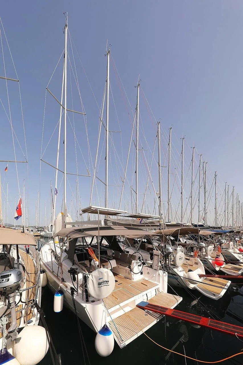 Elyra Charterboot - 4