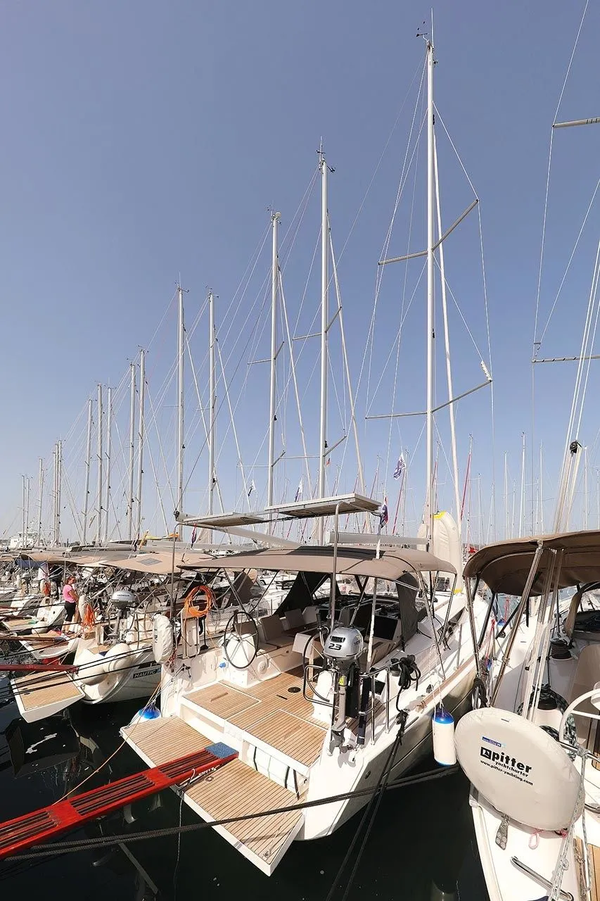 Elyra Charterboot - 3