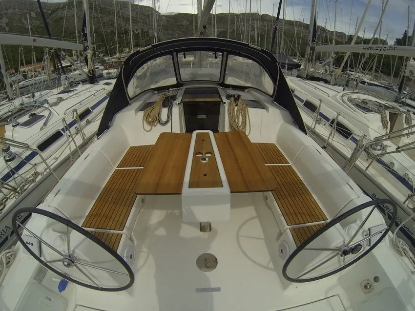 Explore Medulin on a 11.23m 3 Cabin Sailing Yacht Rental