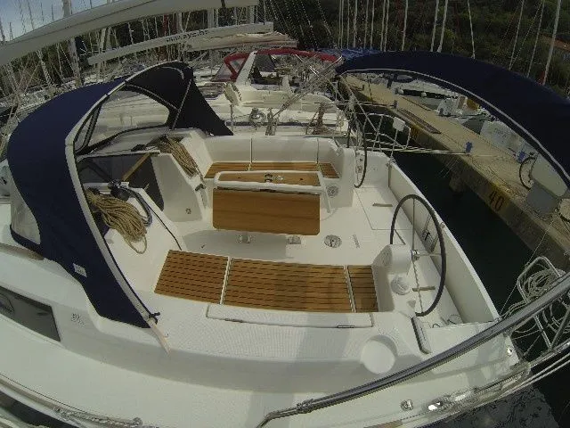 Charter a 11.23m Boat in Medulin