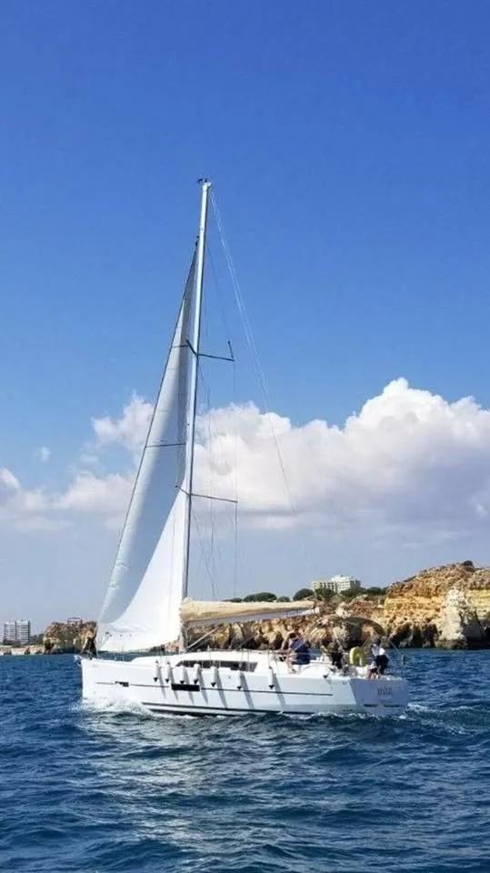 Rent a 11m Sailing Yacht Dufour 382 in Portimão