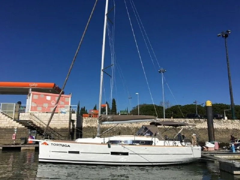 11.23m Arrecife 3 Cabin Sailing Yacht Hire