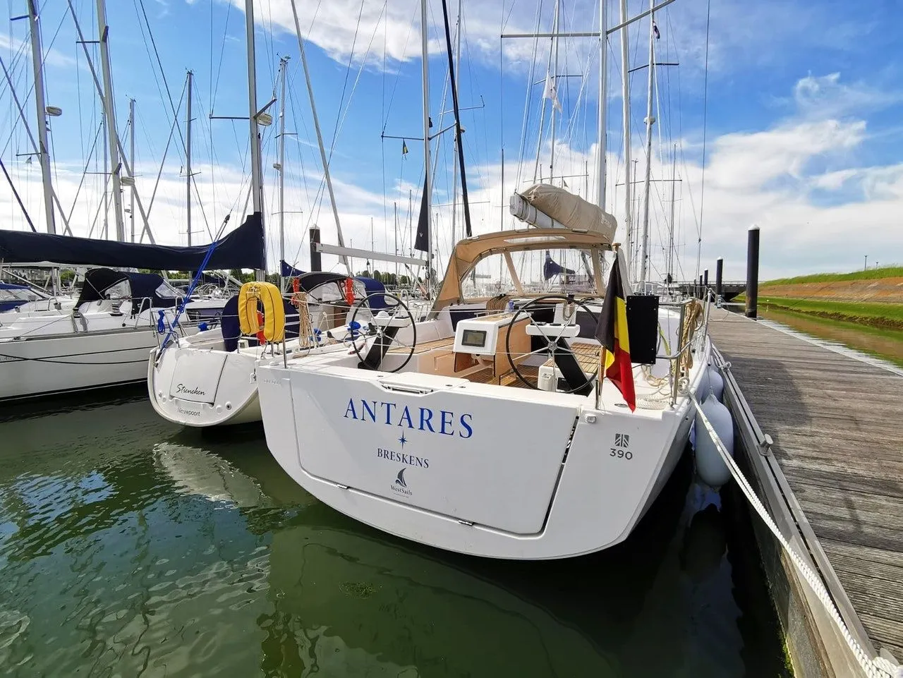 Rent a 11.89m Boat in Nieuwpoort