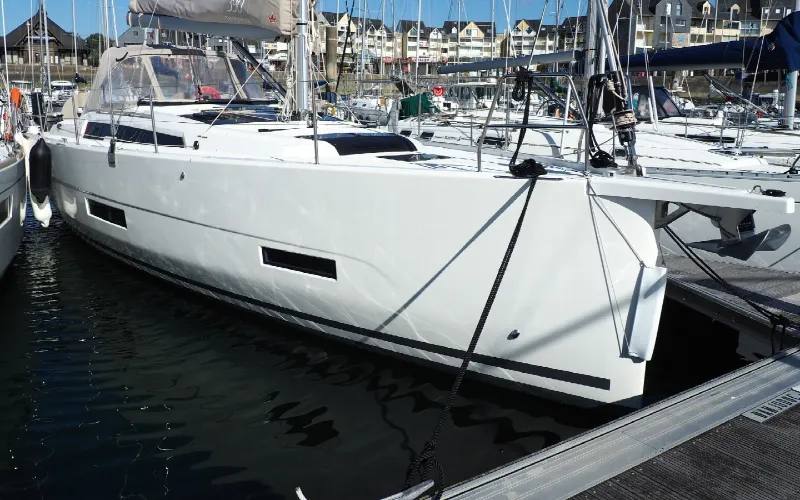 11.19m Arzon Sailing Yacht Dufour 390 Hire
