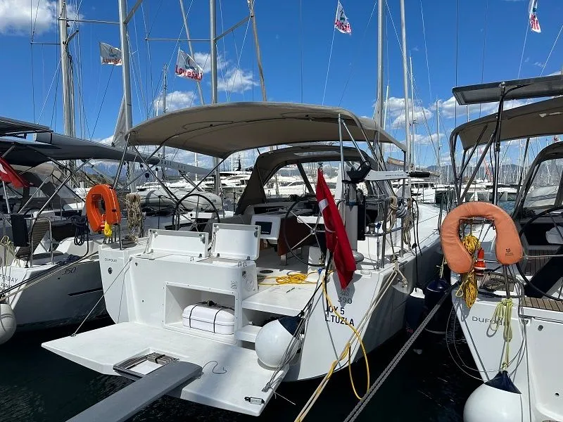 Rent a 11.94m 3 Cabin Sailing Yacht in Fethiye