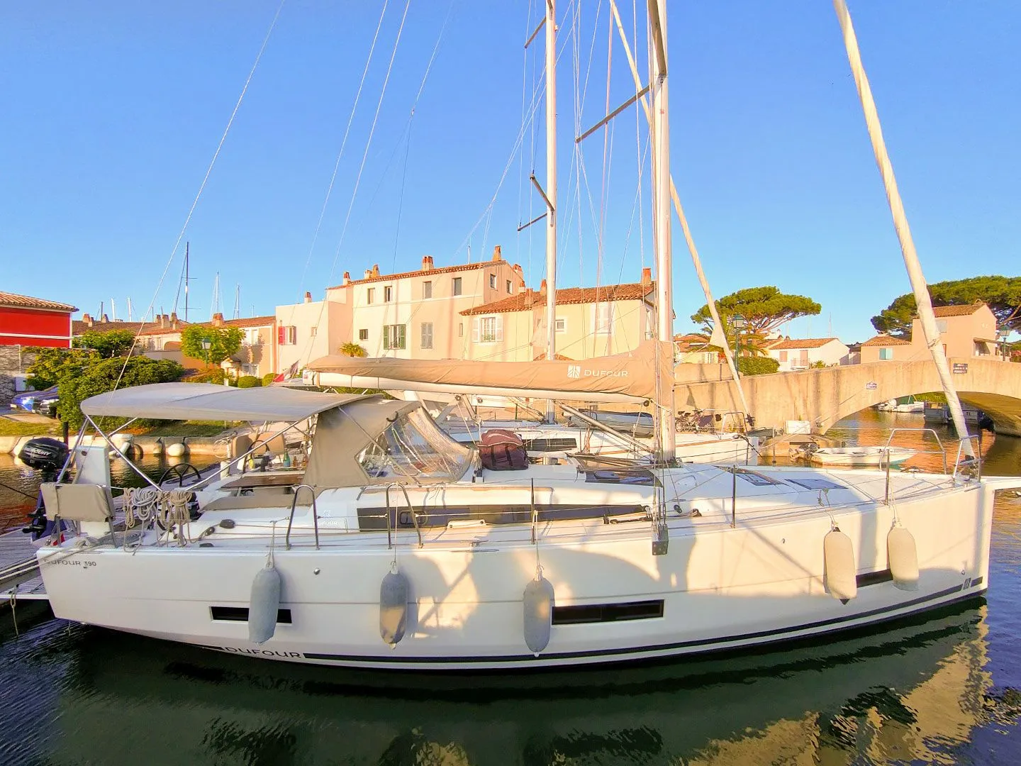 Melomaxi 2 Charter Boat