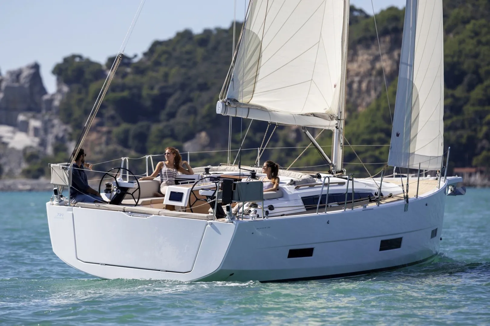 Rent a 11.93m Sailing Yacht in Pointe-à-Pitre