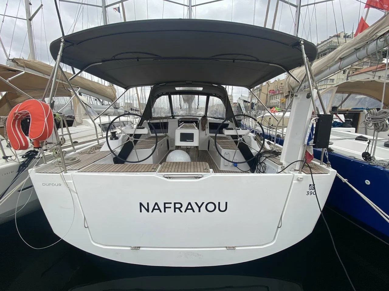 Boot - 11.93m Marseille 3 Cabin Sailing Yacht Hire