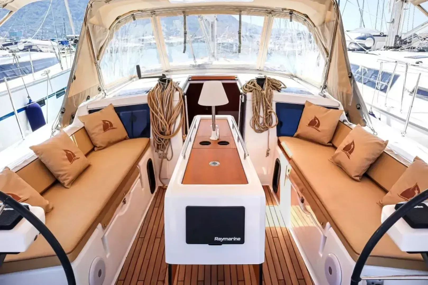 11.9m Castellammare di Stabia Dufour 390 Hire